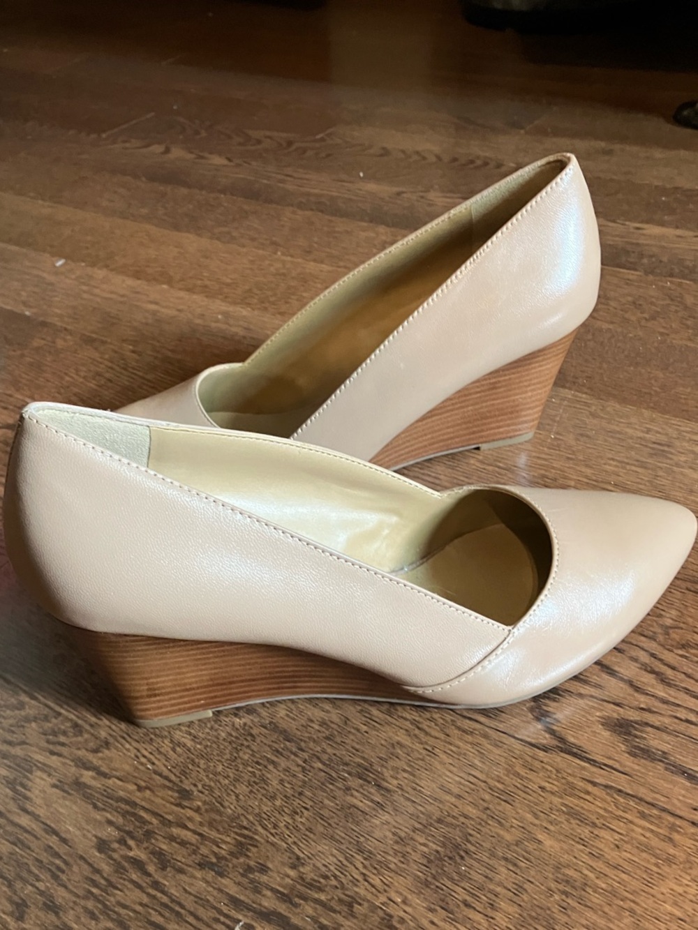 Franco Sarto Beige Pointed-Toe Leather Wedges with FREE hair pins OR Necklace!!